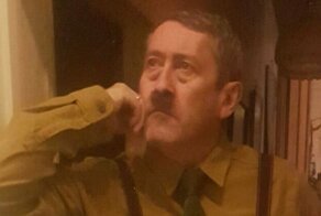 Лондонскому двойнику Гитлера живется непросто