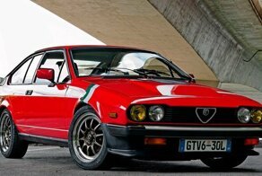 Молодожены вдвоём восстановили Alfa Romeo GTV6