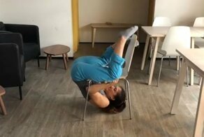 Ловкости этой девушки могла бы позавидовать сама Лара Крофт