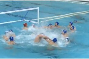 Драка спортсменов во время матча чемпионата России по водному поло попала на видео