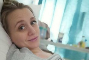 Ребенка извлекли из утробы матери и вернули обратно после лечения расщепления позвоночника