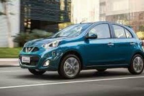 Приятная девушка кинула автосалон