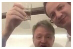 "Ах, судьба моя, судьба!": в сети появилось видео отдыха российских чиновников в частном самолете