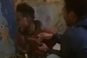 Полицейские Индонезии натравили на вора змею, чтобы заставить говорить