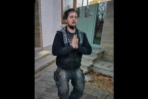 Грузчики чуть не разбили зеркало от смеха