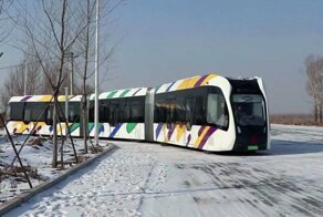 В Китае тестируют безрельсовый электропоезд