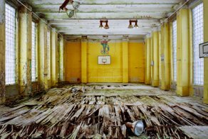 Былая роскошь: фотограф из Парижа устроил прогулку по заброшенным местам советской жизни