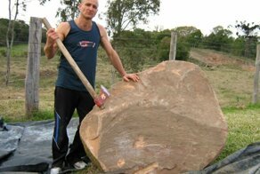 Берём грубый и неотесанный камень. Начинаем с ним работать