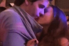 Гифки с поцелуями