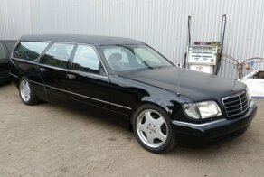 Mercedes-Benz W140 превратили в катафалк с кожаной крышей