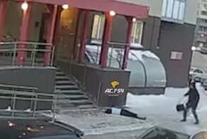 В Новосибирске прохожий чуть не погиб из-за выпавшей с 26 этажа девушки
