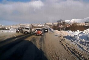 В любой опасной ситуации крути руль на встречную полосу