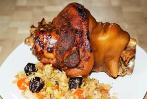 Вкусная ароматная свиная рулька в пиве