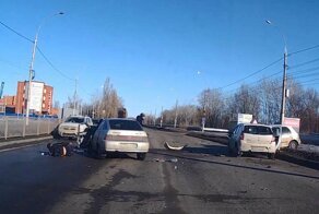 Авария дня.  В центре Липецка пострадали три человека