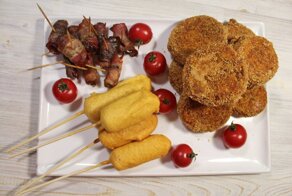 3 вкусных закуски для большой компании. Корн доги, финики в беконе, луковые кольца