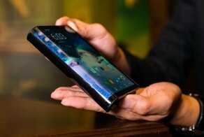 Samsung представил новый смартфон с шестью камерами и гибким экраном