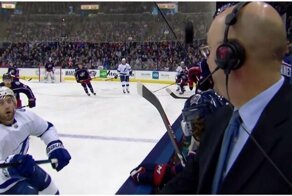 Шайба чуть не лишила жизни спортивного комментатора на матче NHL