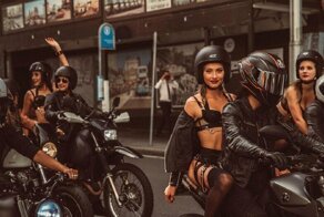 Красотки в коже против дня святого Валентина