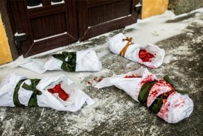 "Рожай мясо!": питерские феминистки топлесс выразили протест против службы в армии