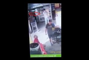 Незнакомец молниеносно пришел на помощь пораженному током мужчине