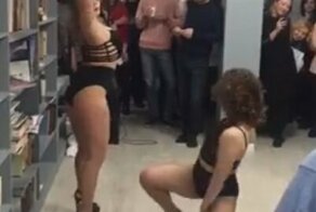 Сотрудников Парка Горького поздравили горячим танцем