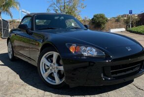 Десятилетний родстер Honda S2000 почти без пробега