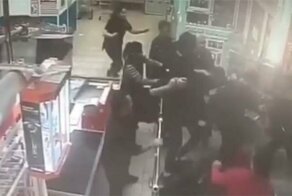 Покупатели московского "Дикси" устроили массовую драку с поножовщиной