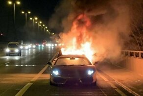 Позолоченный Lamborghini сгорел сразу после техобслуживания