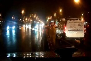 Эпичная езда по встречной полосе, вслед за полицейским автомобилем