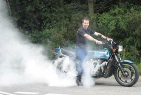 Классический мотоцикл Kawasaki с 12-цилиндровым двигателем