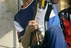 «Почему люди с гитарой живут так мало?»