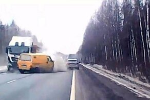Авария дня.  В ДТП с микроавтобусом и самосвалом погибли три человека