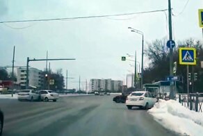 Жесткая встреча двух достойных водителей в Казани