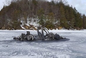 На замерзшем озере в США таинственным образом сгорел электромобиль Tesla