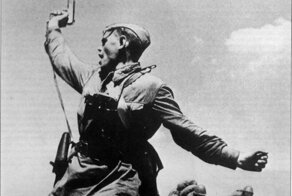 Почему советские офицеры носили пистолет справа на ремне, а немецкие - слева