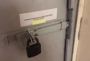 Борьба РКН с запрещенными сайтами на примере замка на двери пожарного выхода
