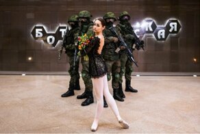 Уральские военные устроили фотосессию с балеринами