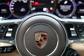 Чиновница из Татарстана попросила продать подаренный ей Porsche и вложить деньги в бюджет региона