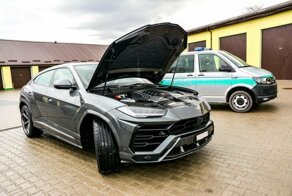 На польской границе "поймали" угнанный кроссовер Lamborghini