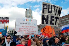 За свободный интернет: активисты возвели "могилу" Путина в Набережных Челнах