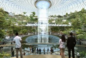 Тропический лес и 40-метровый водопад: открытие нового комплекса аэропорта Чанги