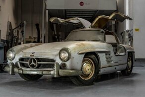 Как выглядит простоявший 60 лет в гараже Mercedes-Benz 300SL Gullwing 