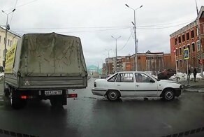 Авария дня. в Свердловской области пострадали два пешехода