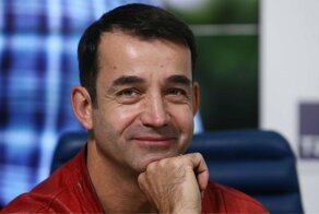 Ради будущего: Дмитрий Певцов предложил заменить смартфоны детей на кнопочные гаджеты
