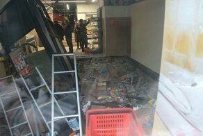 В Петербурге из-за неправильной стяжки полов и ржавой балки провалился пол в супермаркете