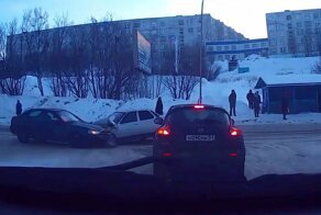 Авария дня. Три автомобиля столкнулись в Мурманской области