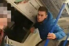 Пассажиры лондонского метро прикинулись обезьянами, увидев в вагоне темнокожего мужчину