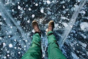 Российский фотограф снял удивительные ледяные узоры Байкала