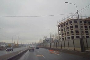 Упавший с крана груз повредил автомобиль BMW