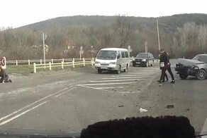 Авария дня. Под Новороссийском из автомобиля повылетали пассажиры